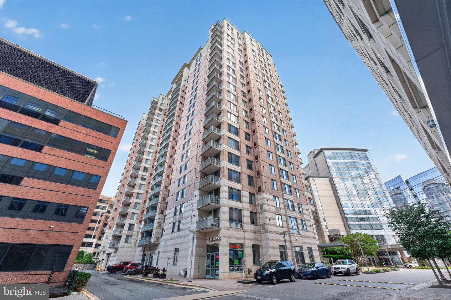 851 N Glebe Road #1301 photo 2