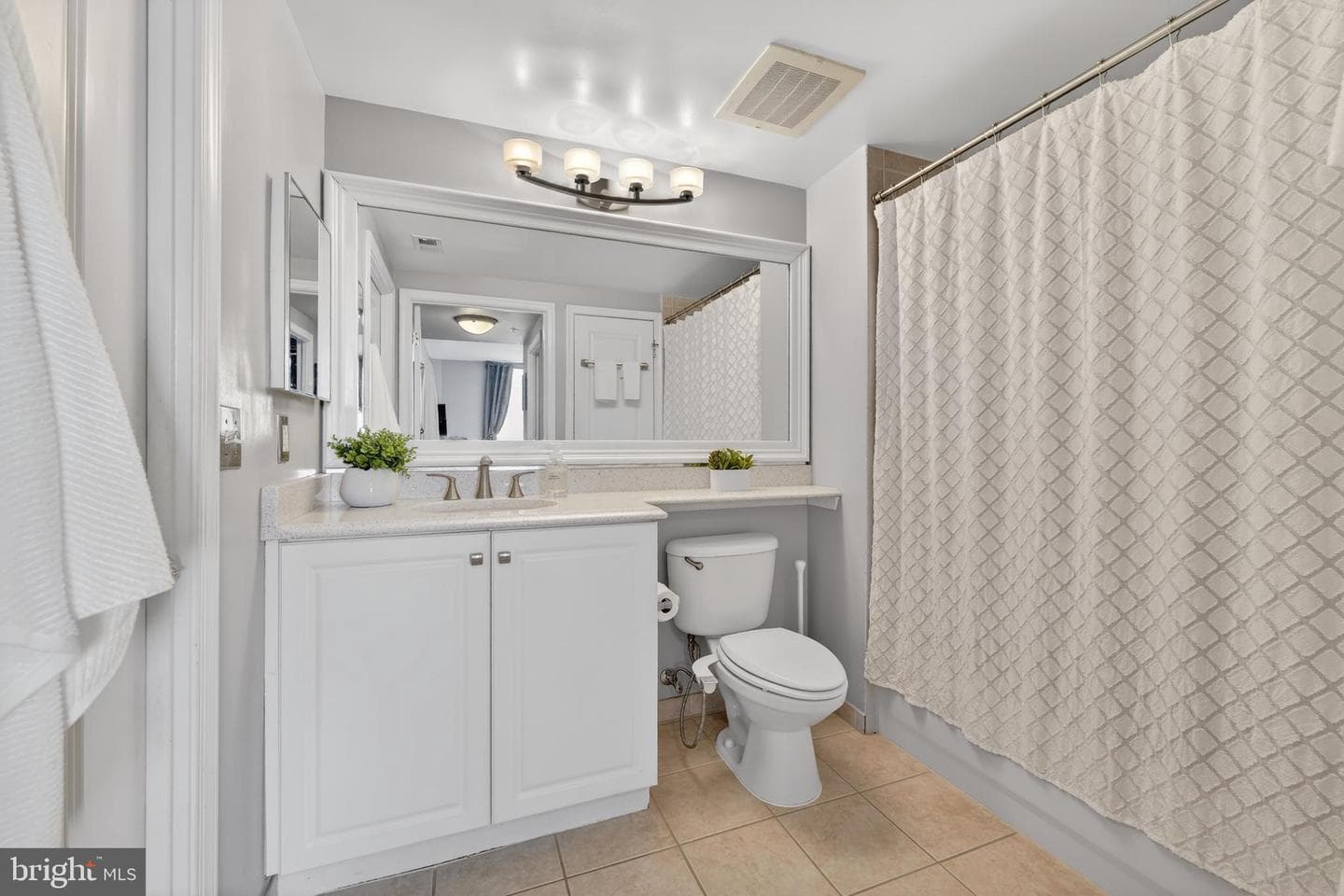 851 N Glebe Road #1301 photo 34