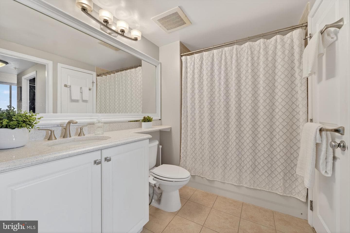 851 N Glebe Road #1301 photo 37