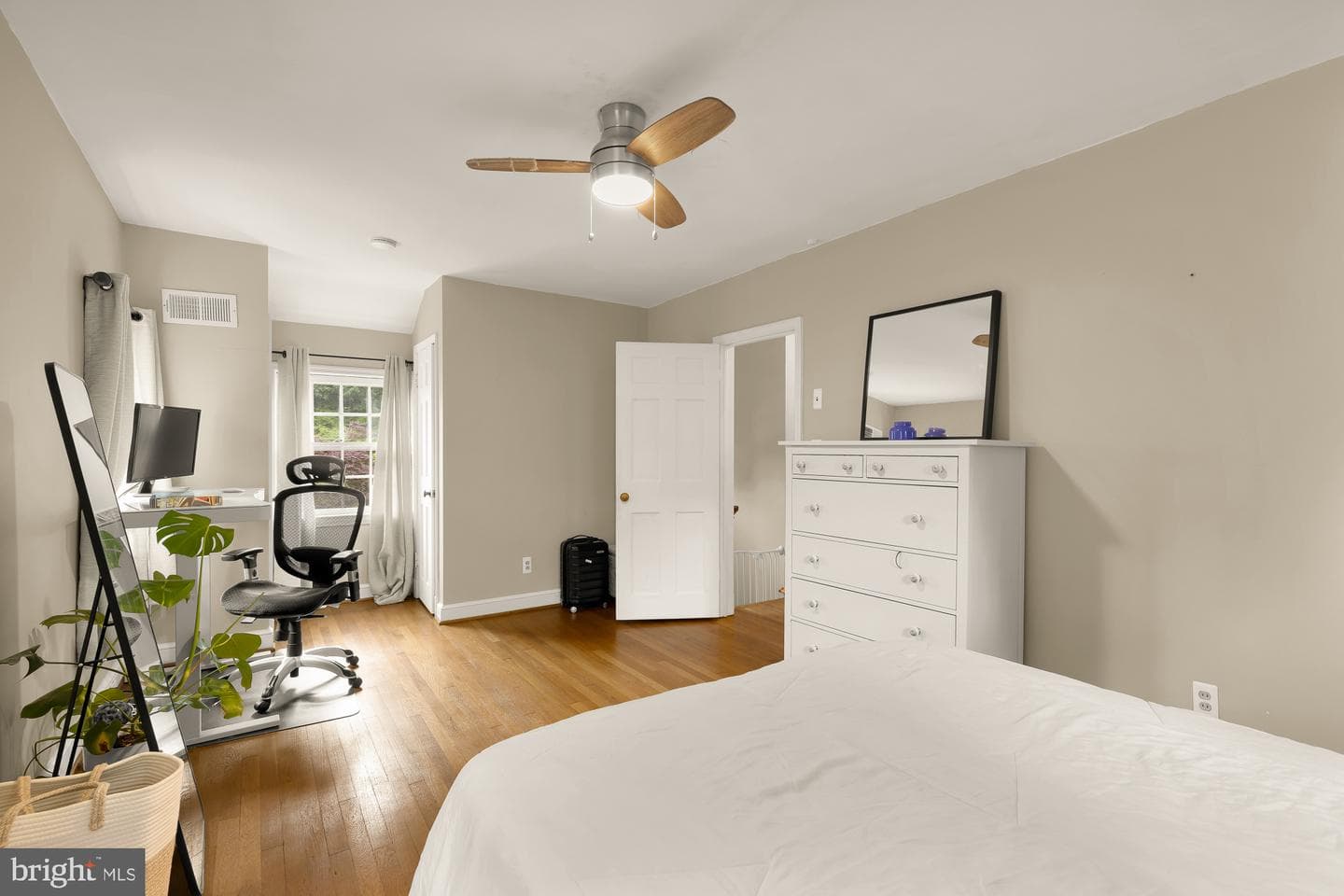 1407 N Inglewood Street photo 30