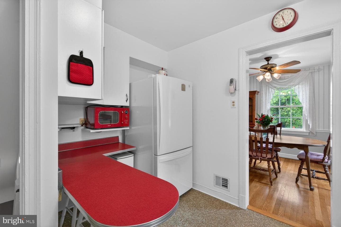 227 N Edison St photo 12