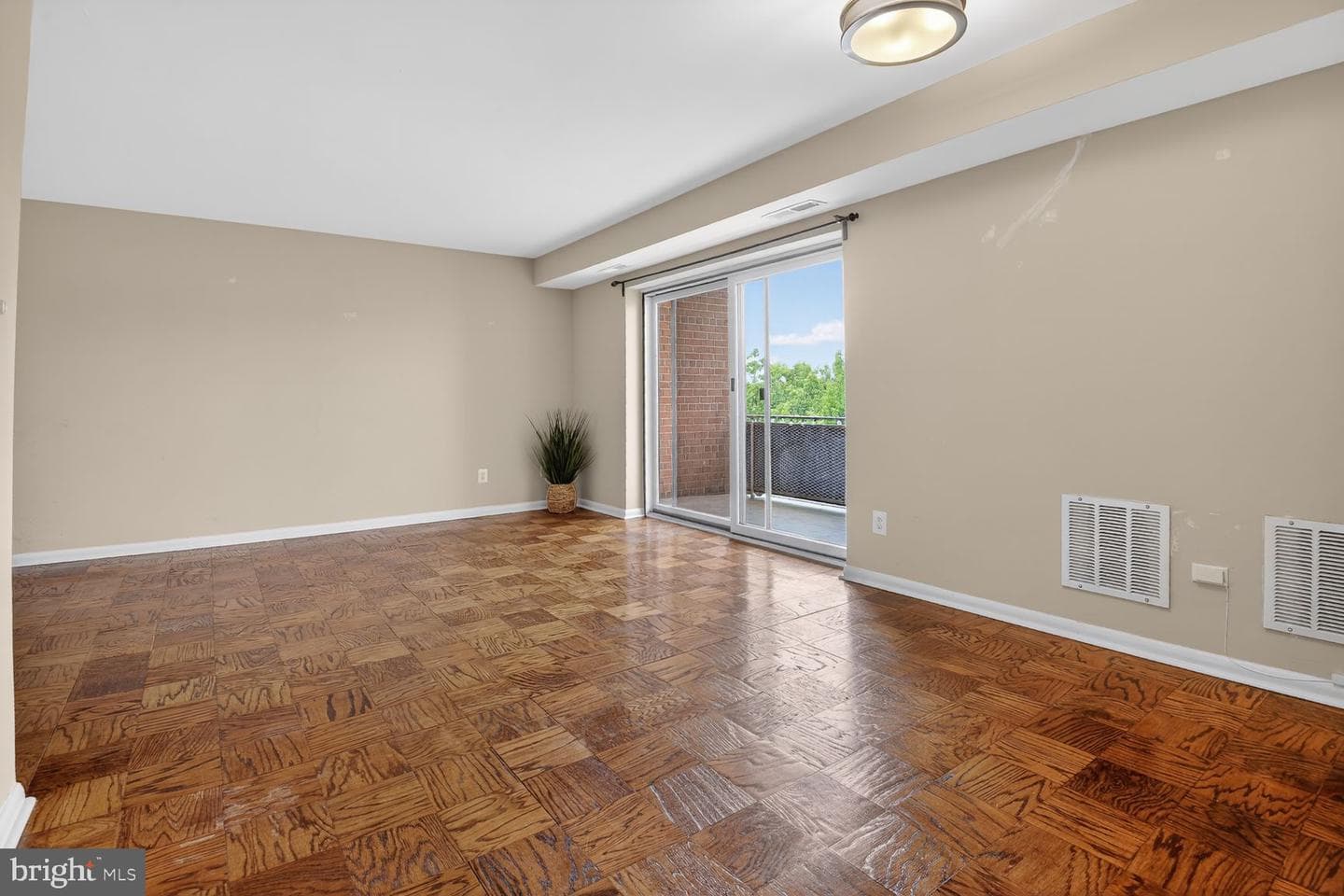 1931 N Cleveland Street #601 photo 3
