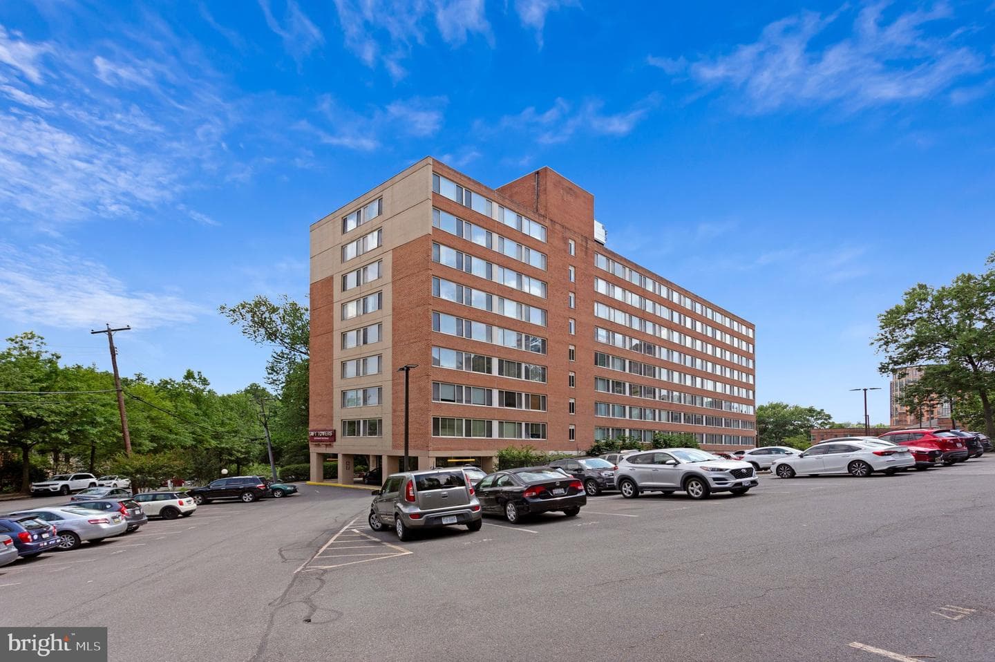 1210 N Taft Street #909 photo 4