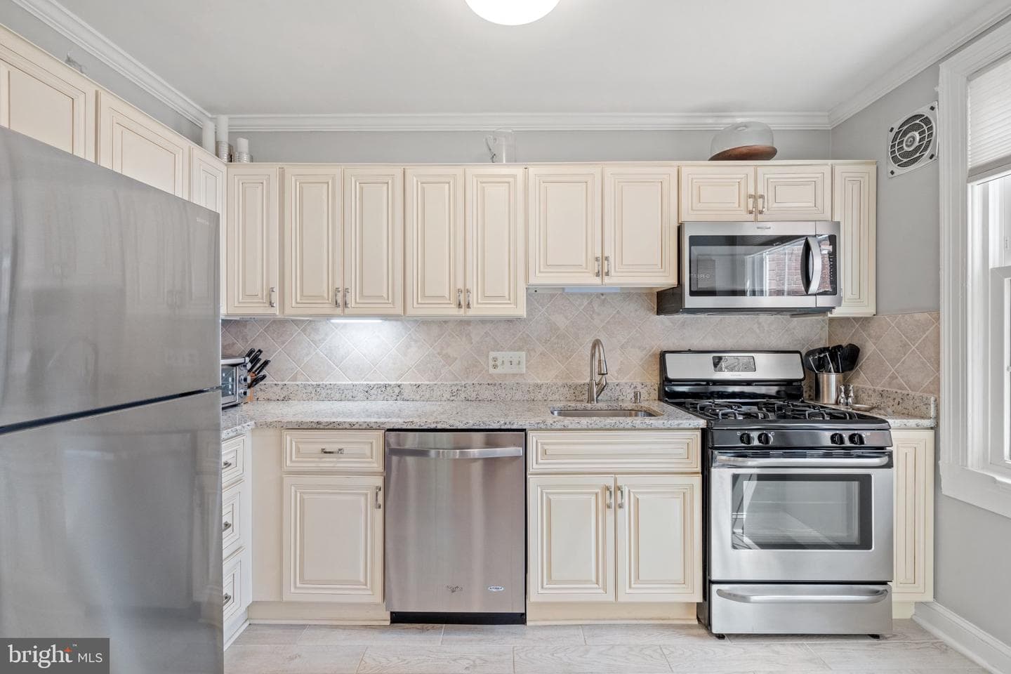 1021 S Barton Street #124 photo 9
