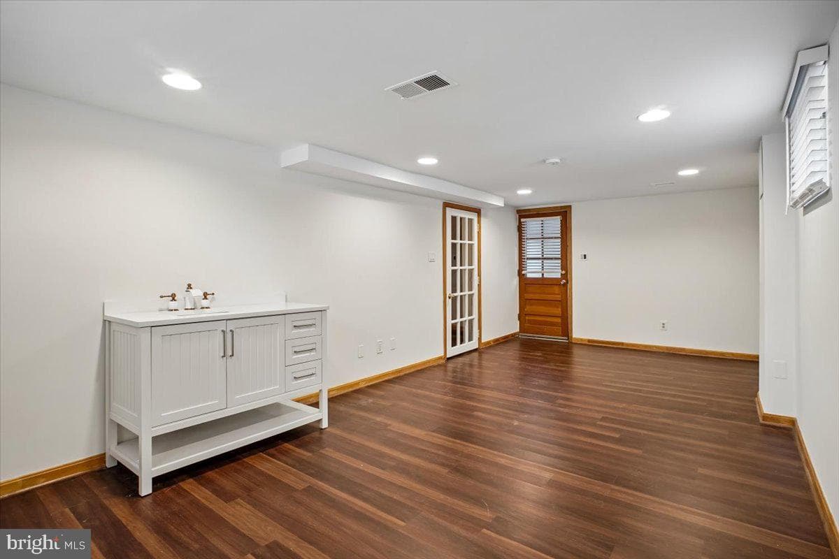 605 N Frederick Street photo 24