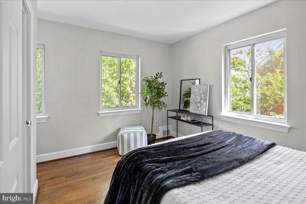 1226 N Lincoln Street photo 13