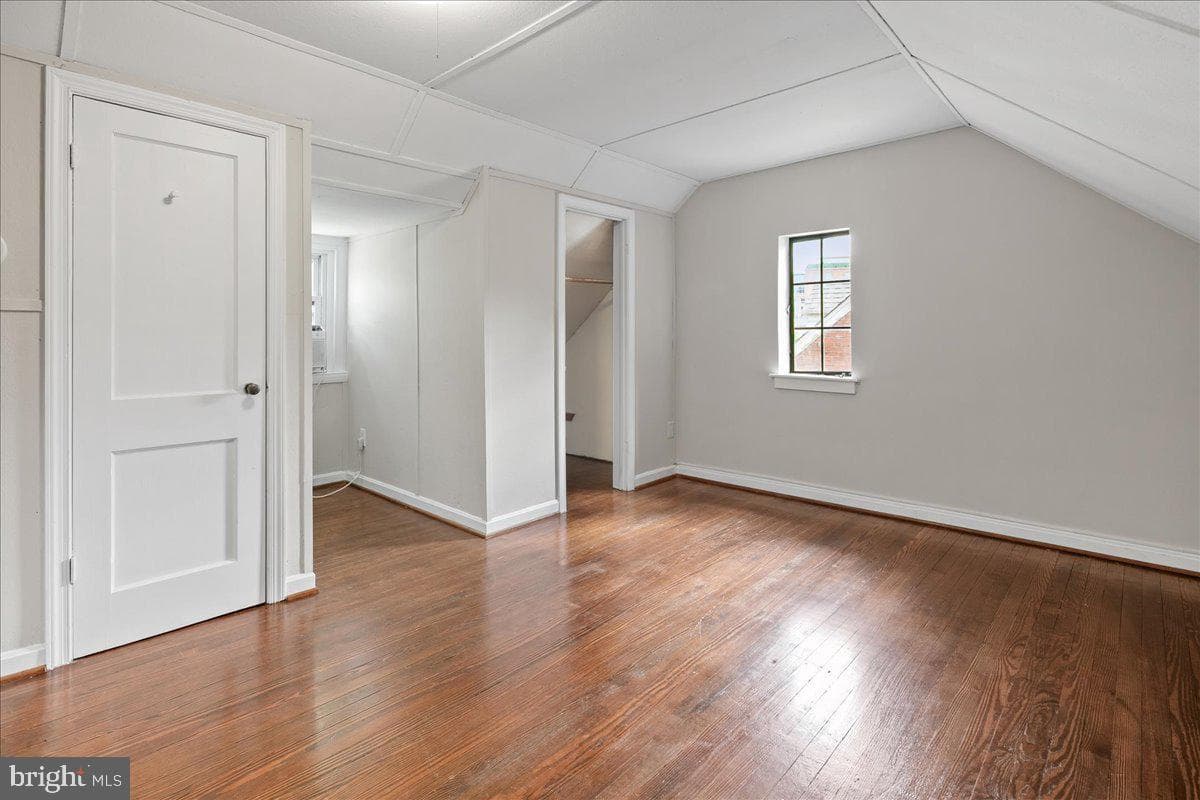 1226 N Lincoln Street photo 18