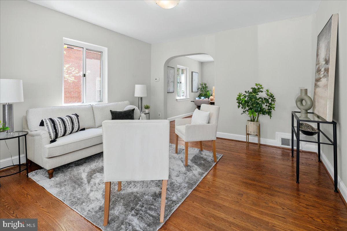 1226 N Lincoln Street photo 5