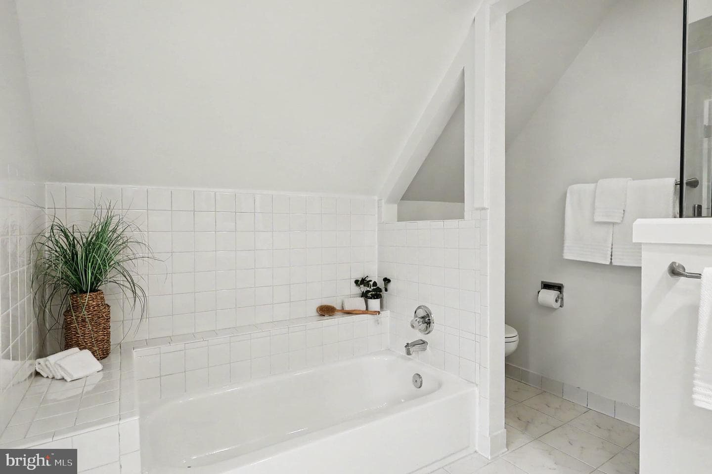 1406 N Nicholas Street photo 20