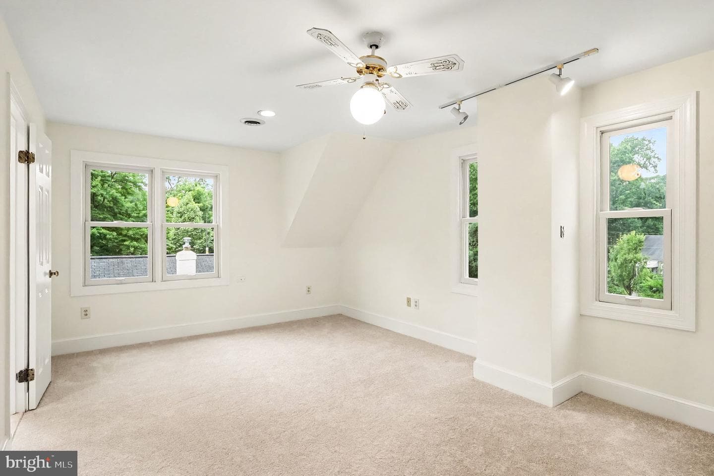 1406 N Nicholas Street photo 21