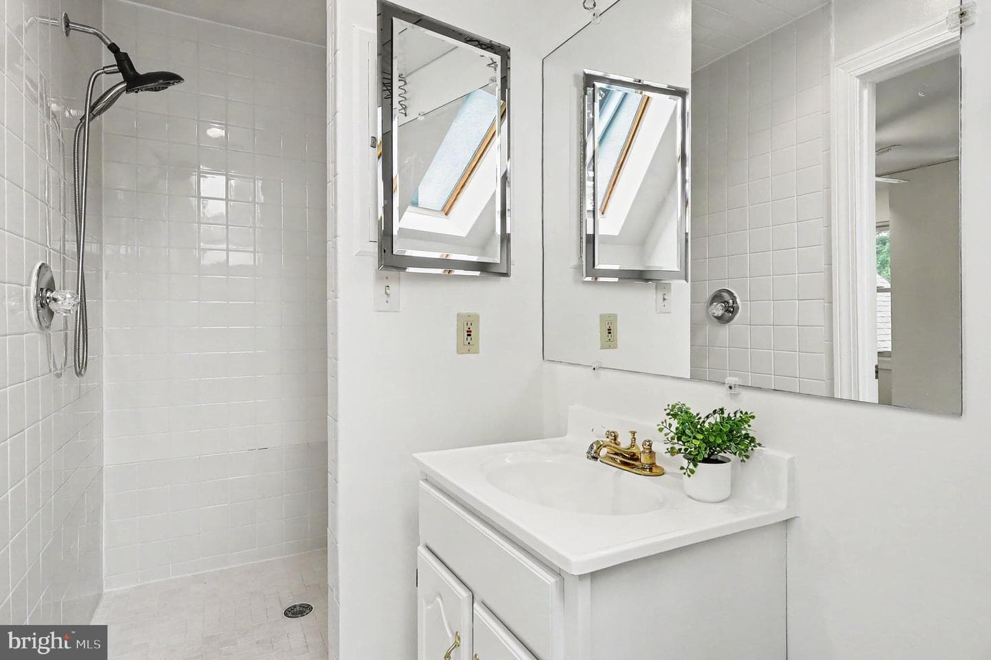 1406 N Nicholas Street photo 23