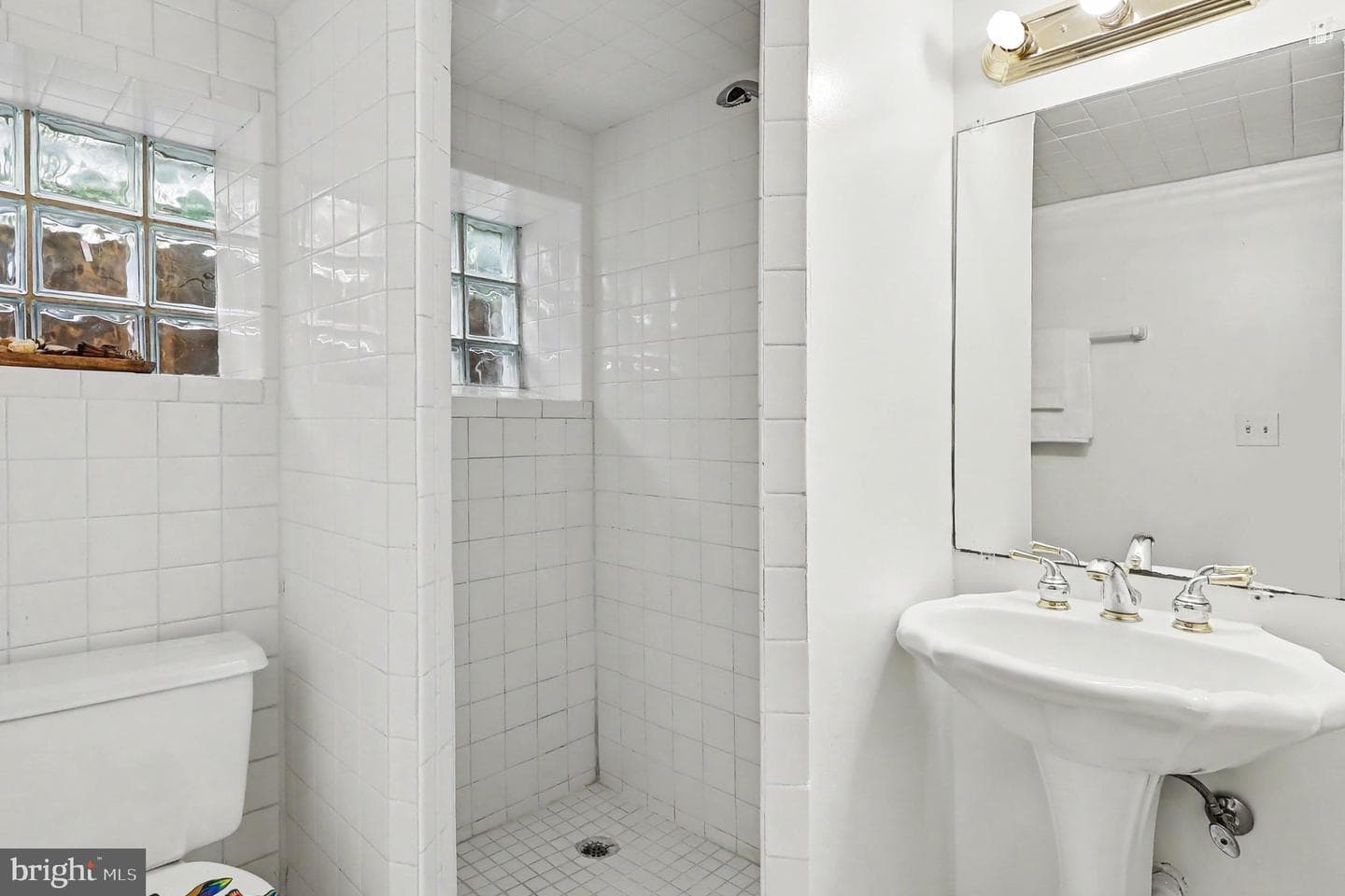 1406 N Nicholas Street photo 26