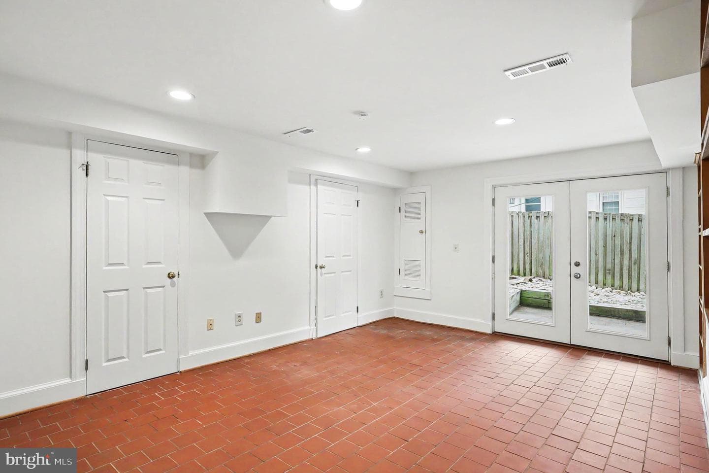 1406 N Nicholas Street photo 27