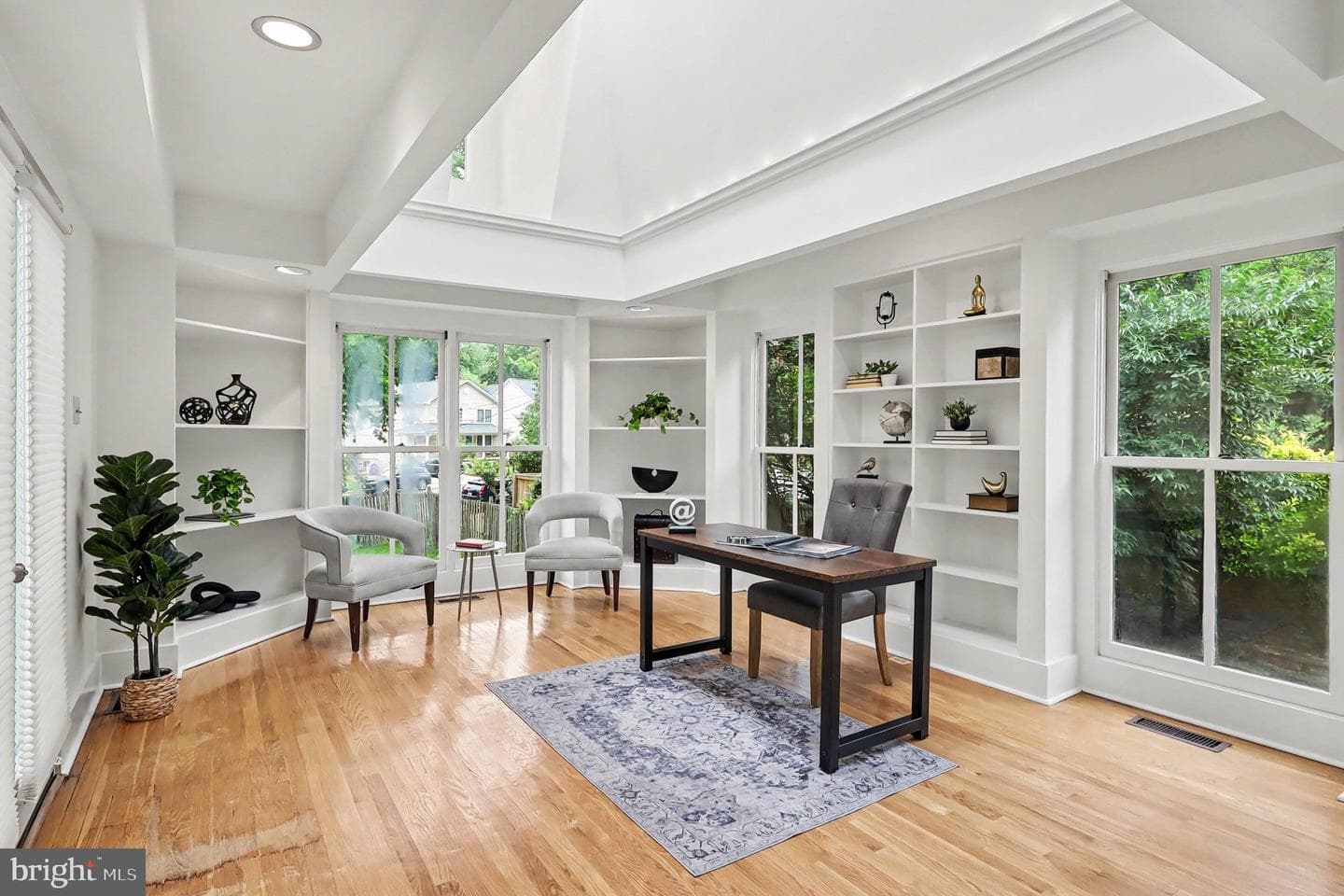 1406 N Nicholas Street photo 3