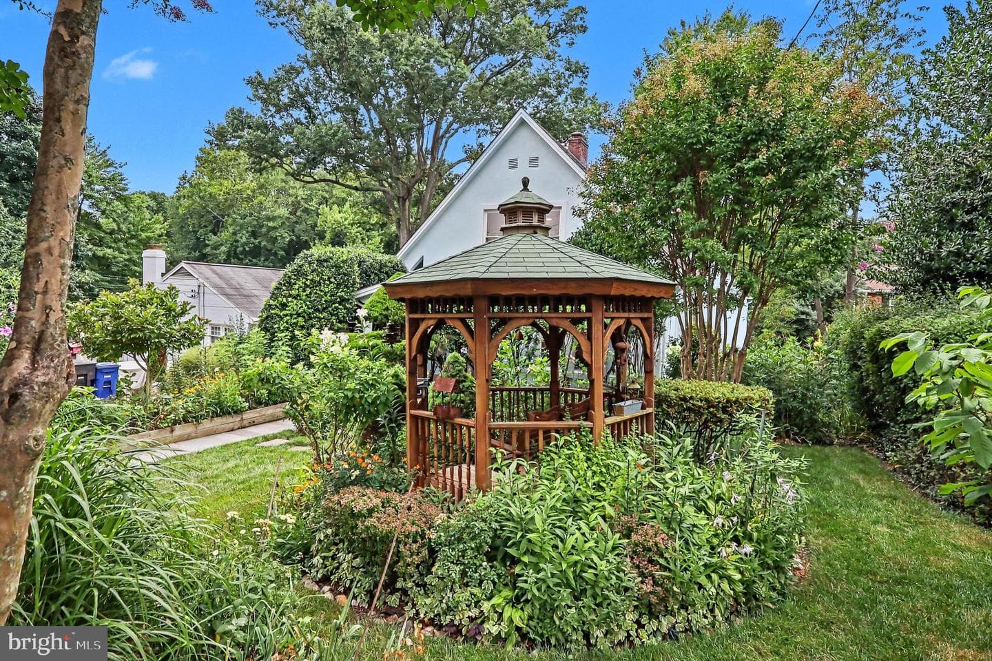 1406 N Nicholas Street photo 33