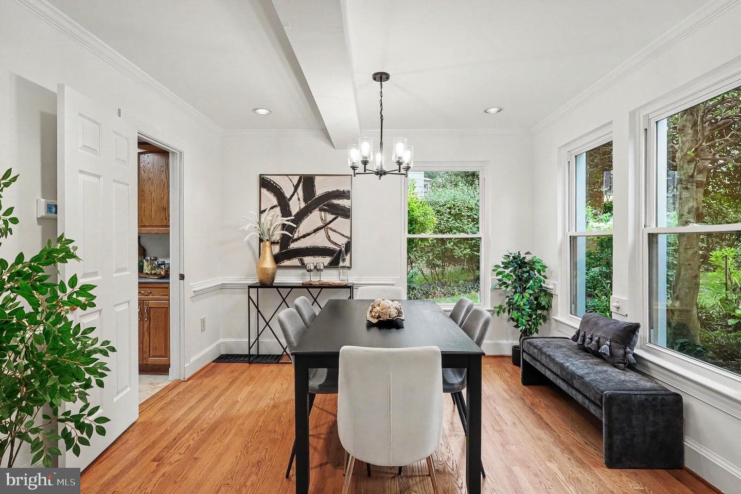 1406 N Nicholas Street photo 4