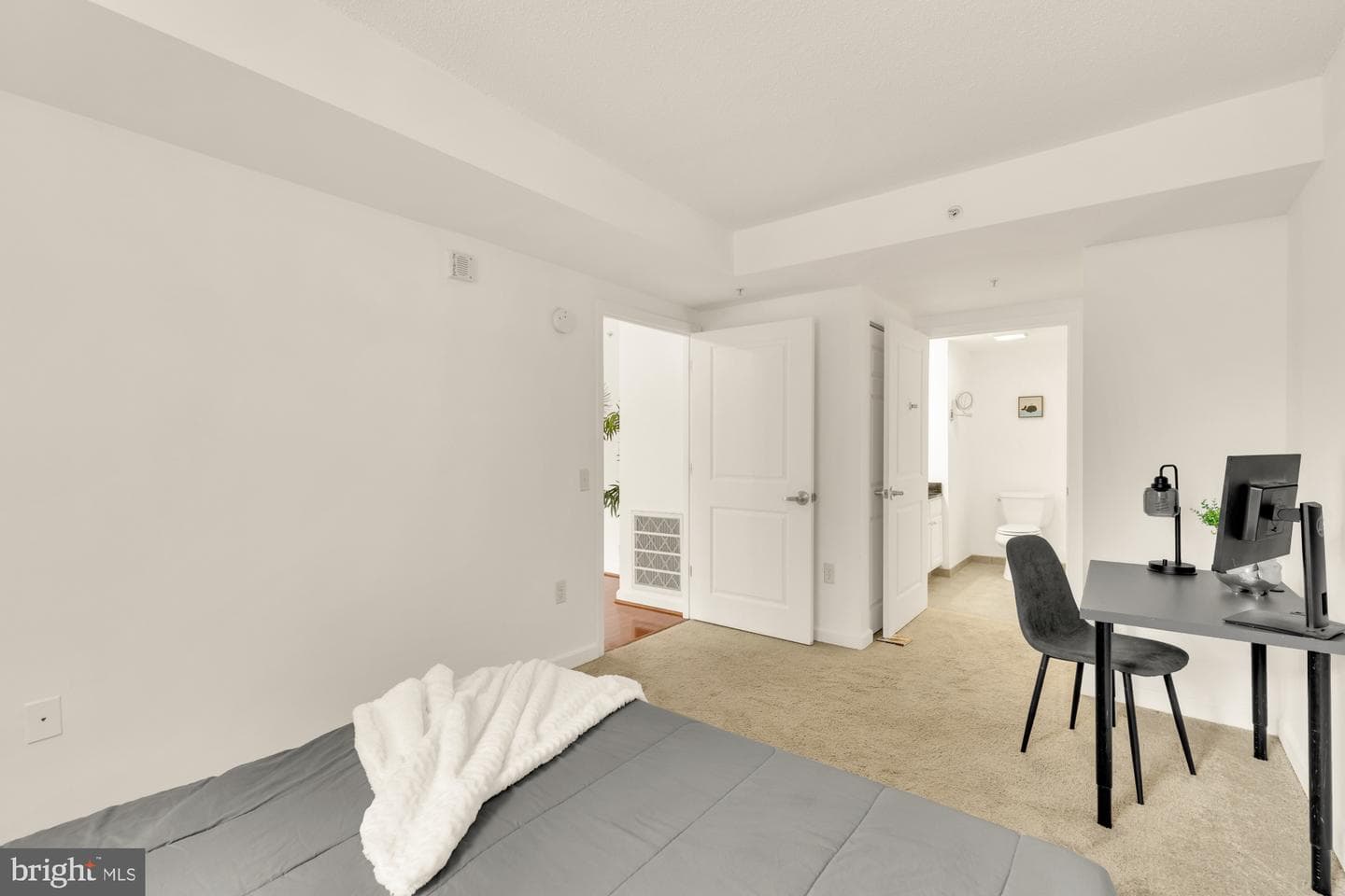880 N Pollard Street #801 photo 20