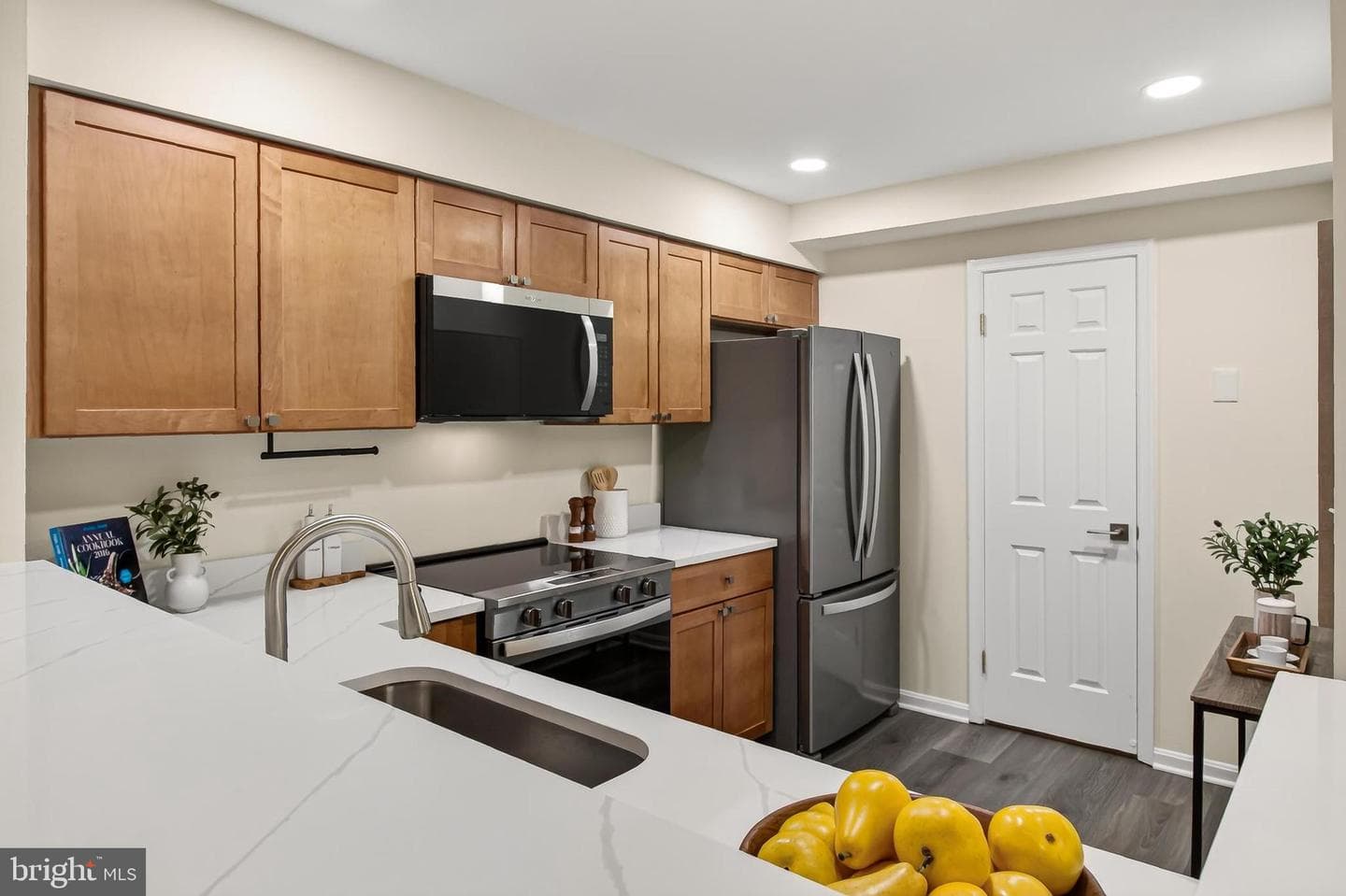 2050 Calvert Street N #109 photo 20