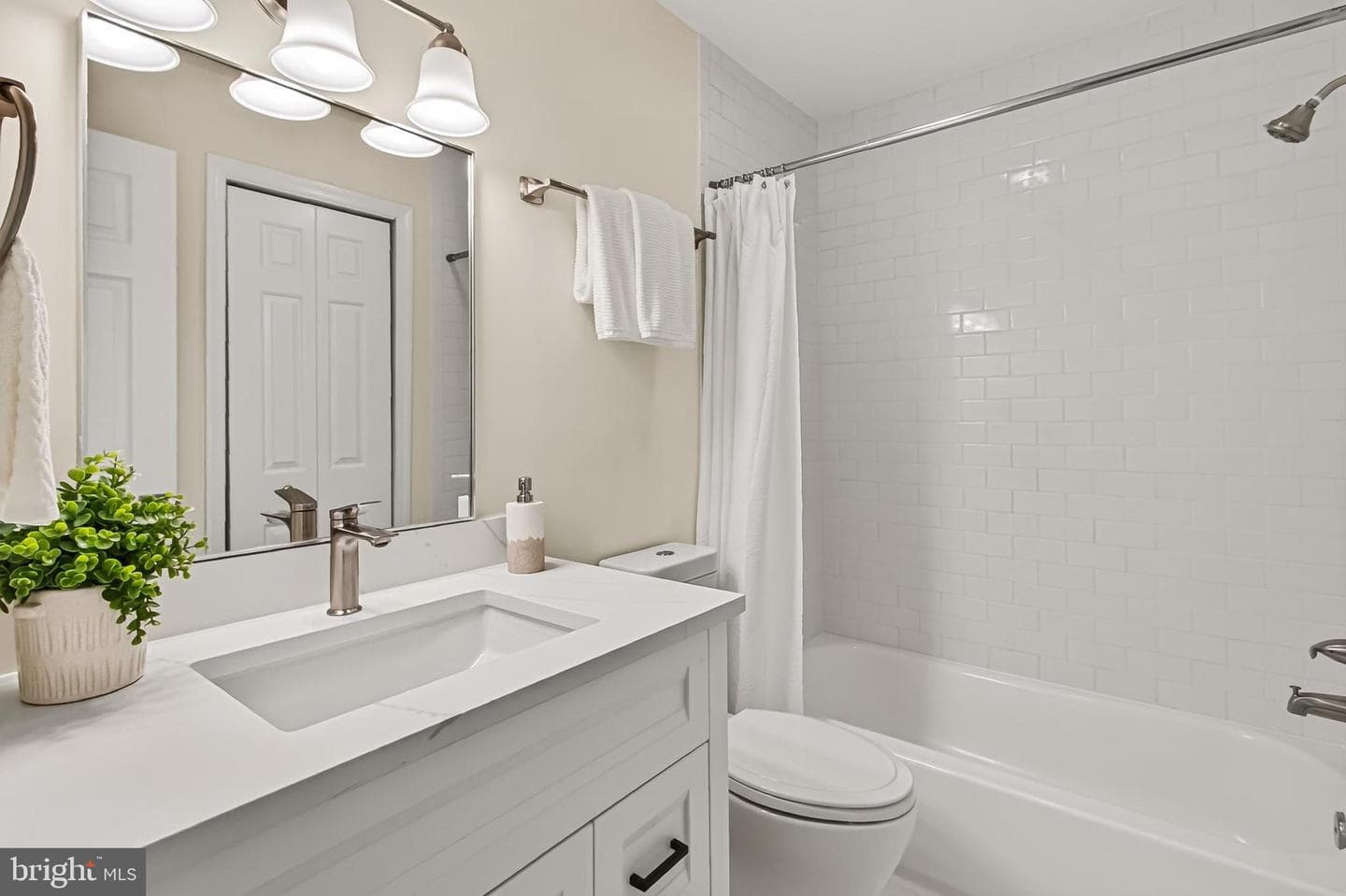 2050 Calvert Street N #109 photo 31