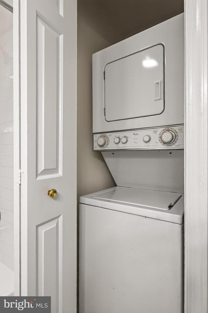 2050 Calvert Street N #109 photo 32