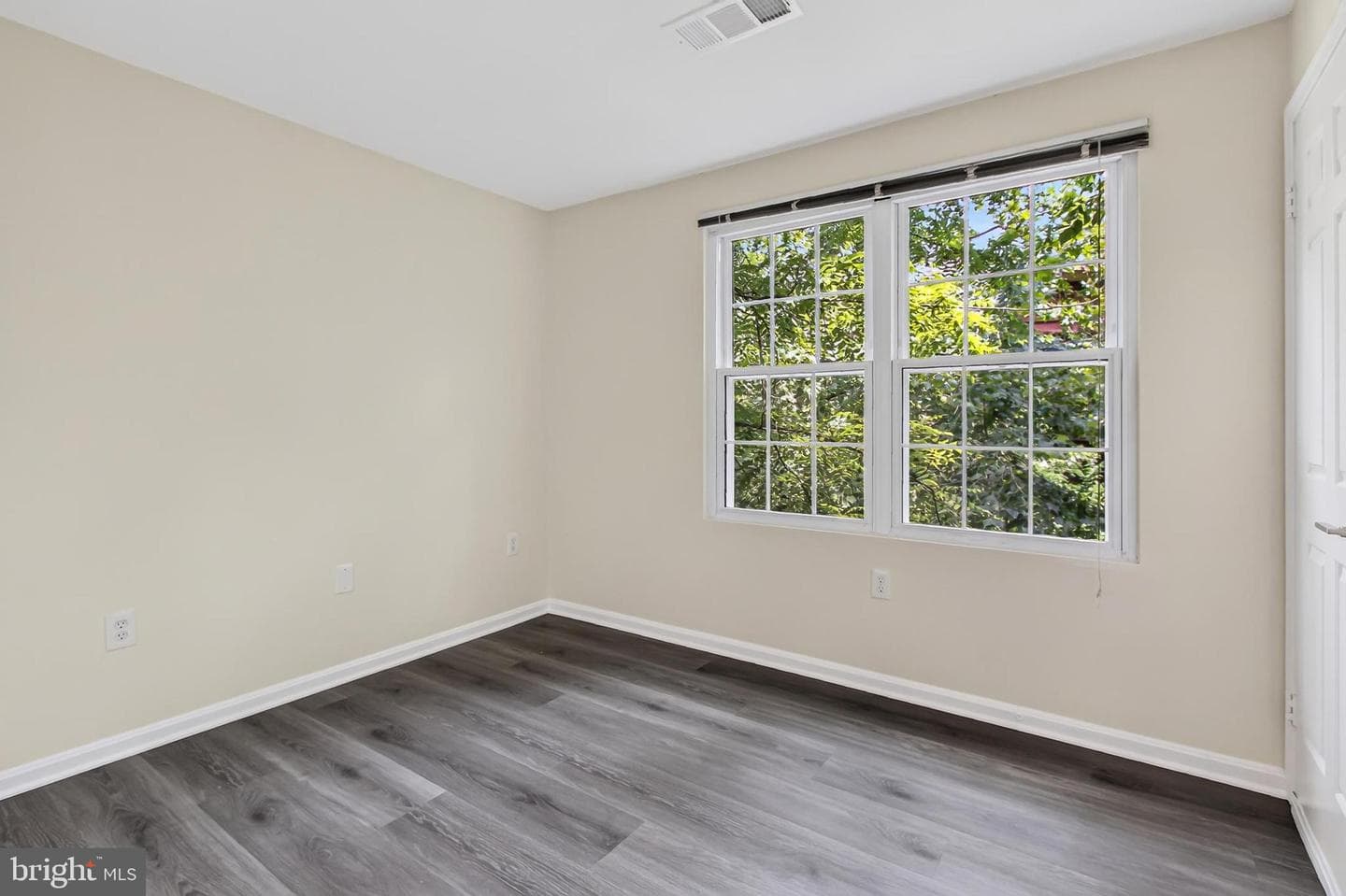2050 Calvert Street N #109 photo 34