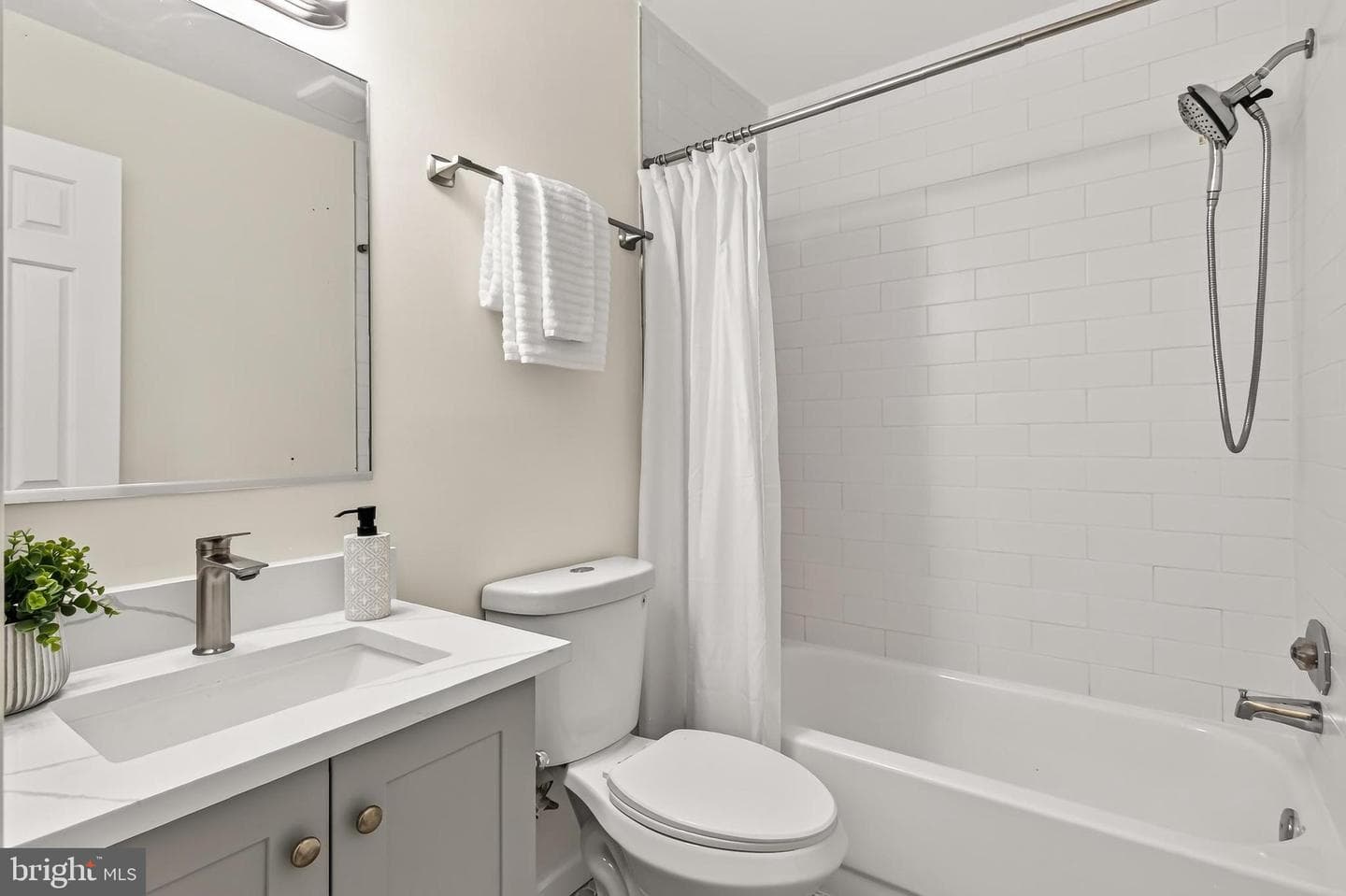 2050 Calvert Street N #109 photo 36