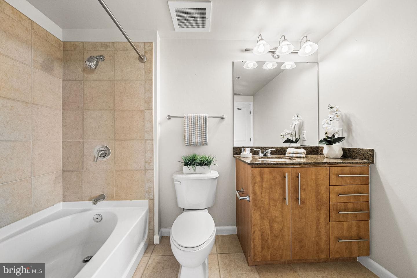 1021 N Garfield Street #637 photo 27