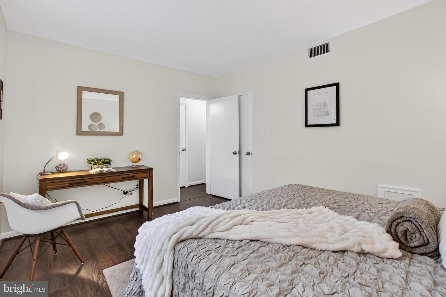 1752 N Rhodes Street #325 photo 13
