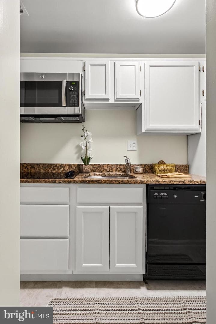 1752 N Rhodes Street #325 photo 8