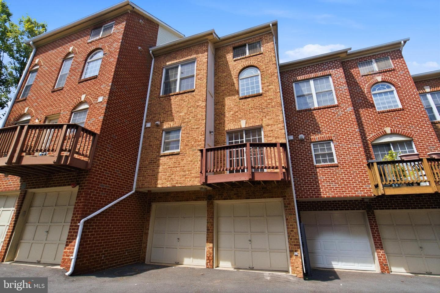 2402 N Greenbrier Court photo 46