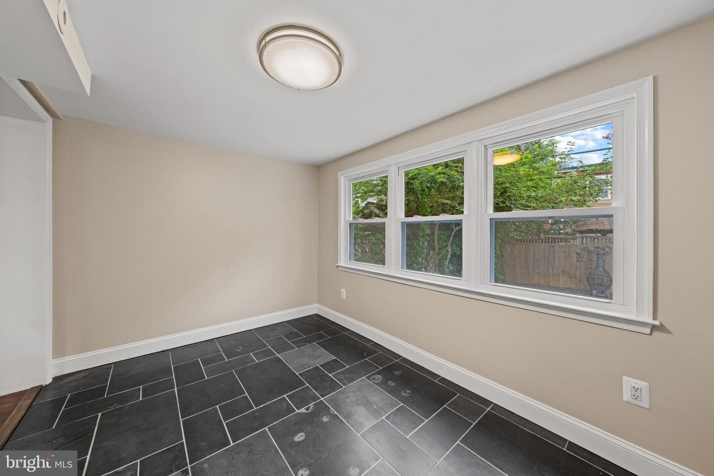 825 S Ivy Street photo 22