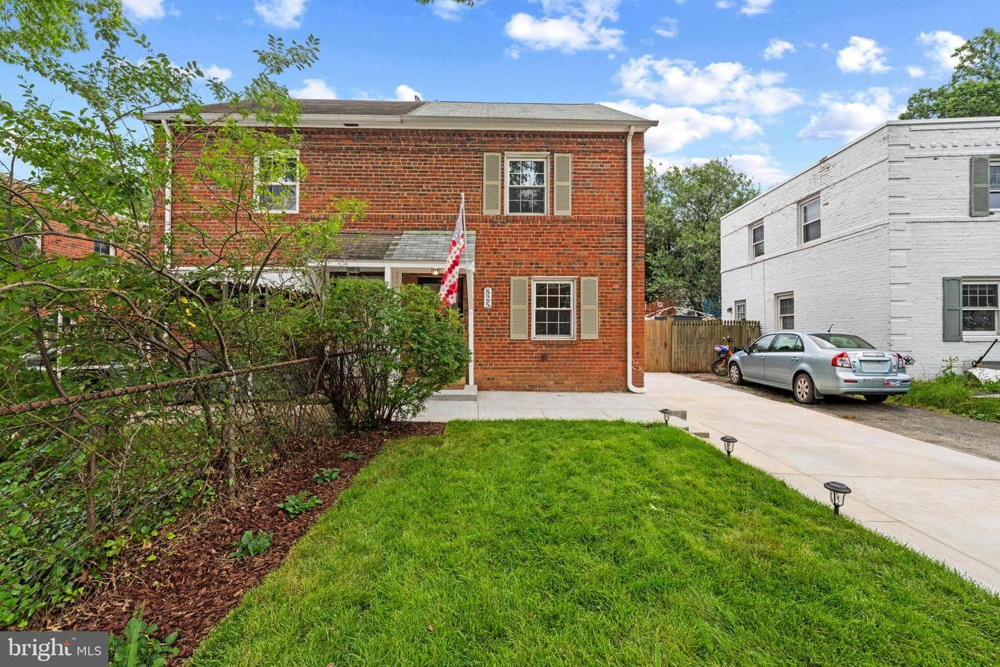 825 S Ivy Street photo 3