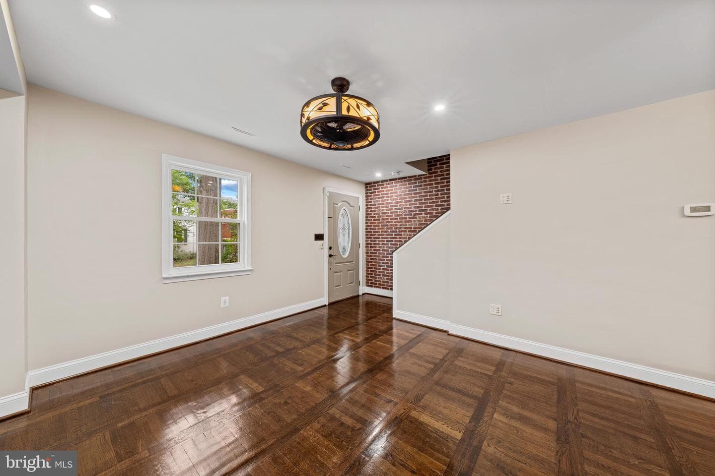 825 S Ivy Street photo 4