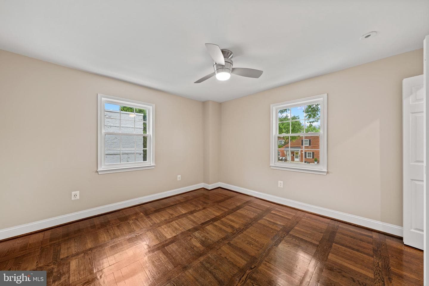 825 S Ivy Street photo 9