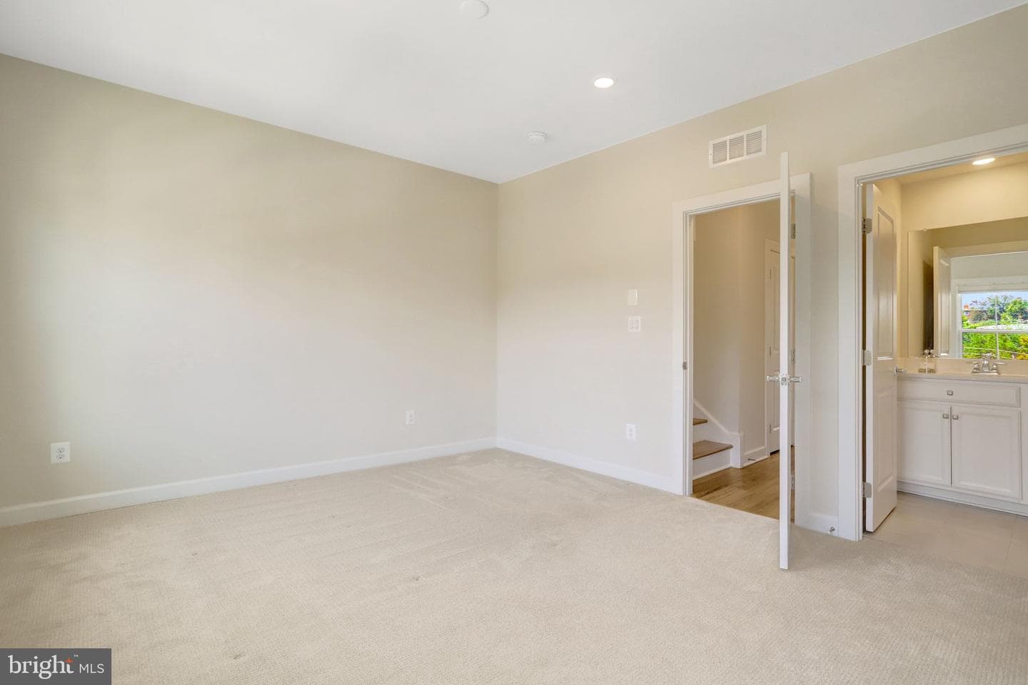 820 S Greenbrier Street photo 37