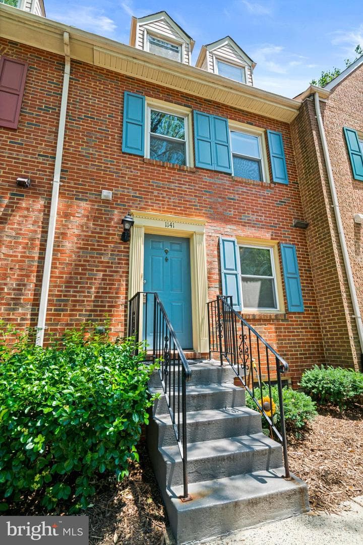 1141 N Vernon Street photo 3