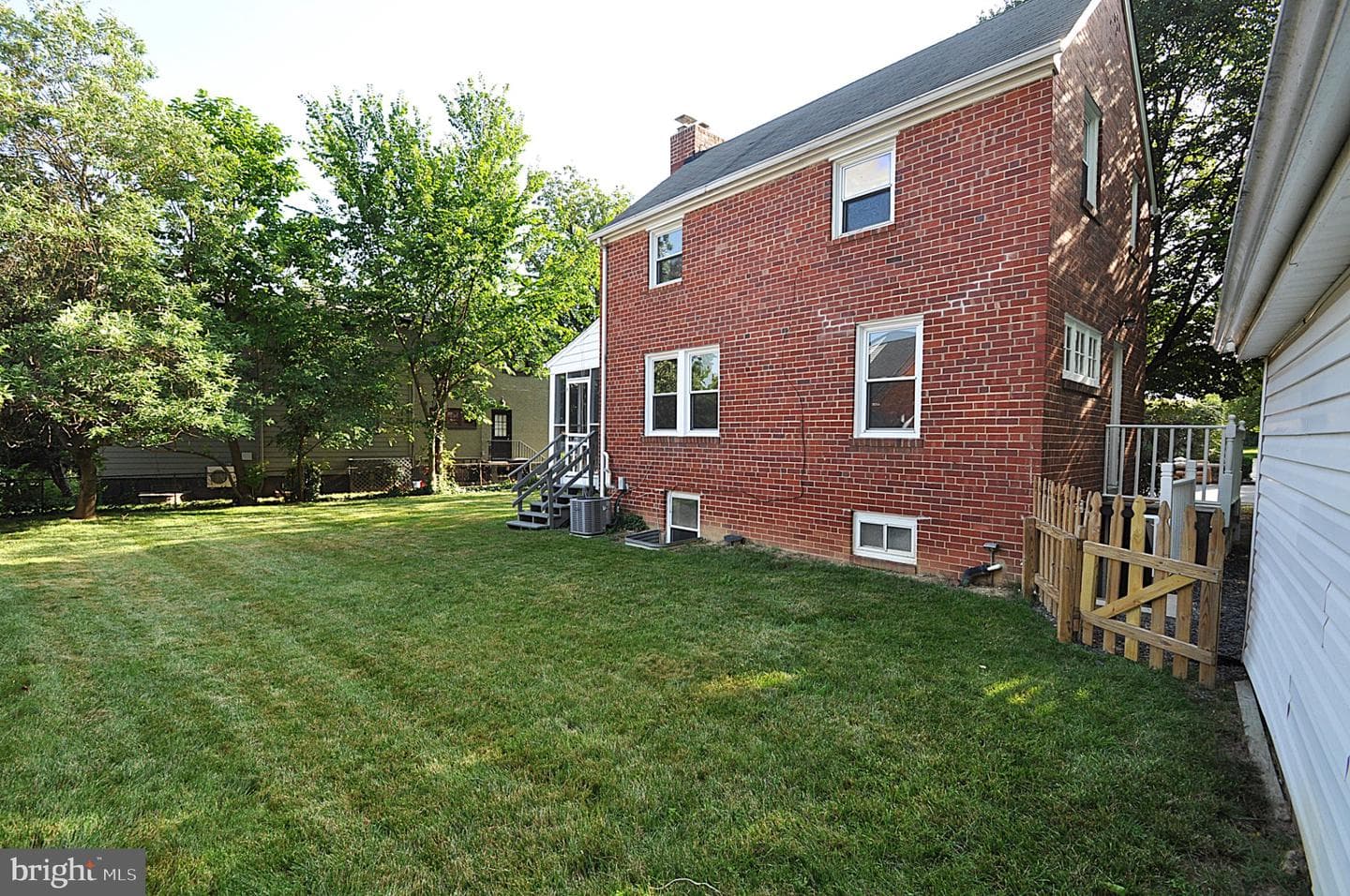 835 N Buchanan Street photo 27