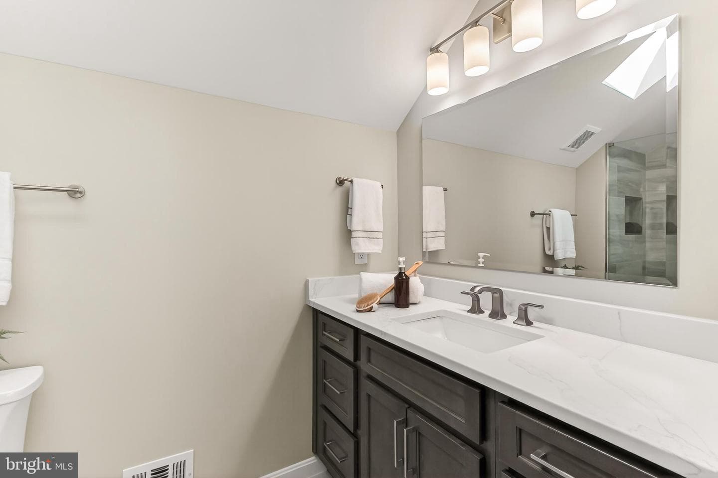116 N Bedford Street #b photo 28