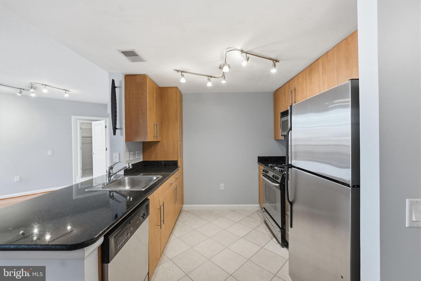 1021 N Garfield Street #735 photo 5