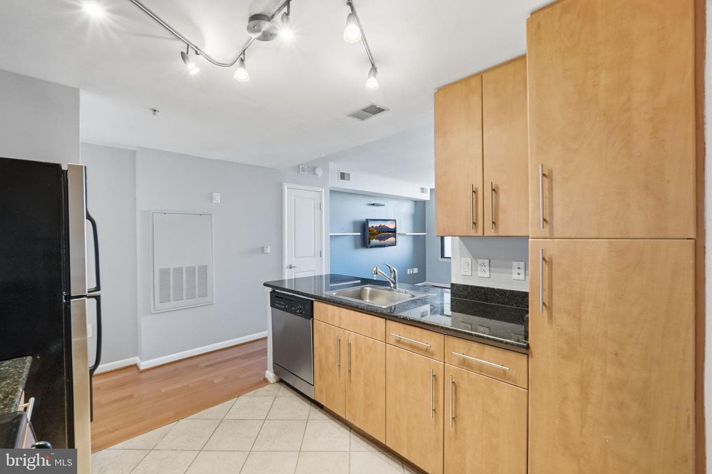 1021 N Garfield Street #735 photo 7