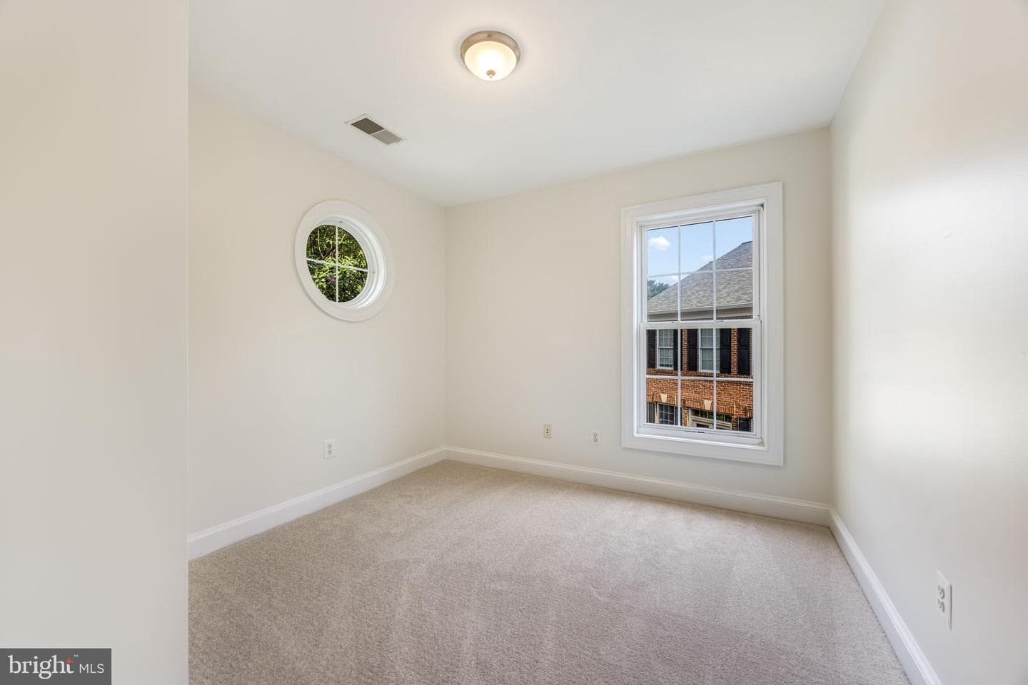 413 N Frederick Street photo 37