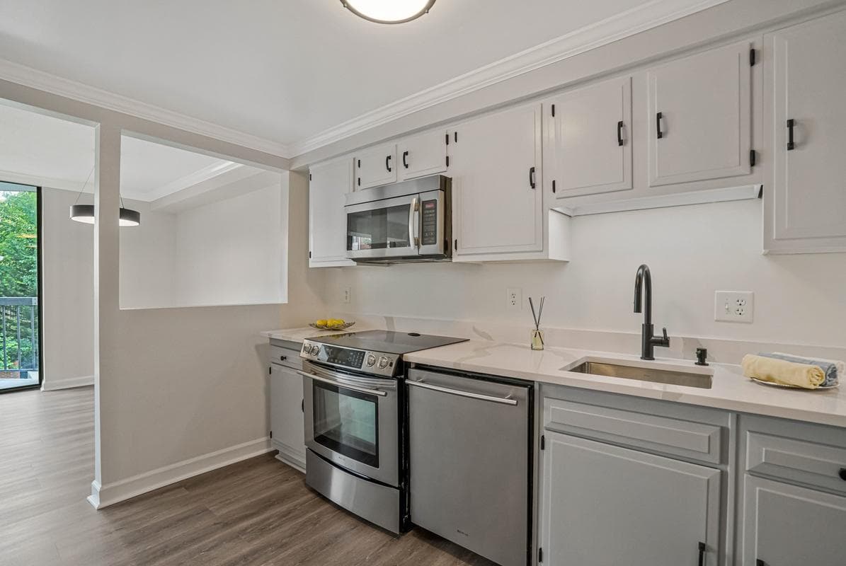 1401 N Rhodes Street #301 photo 16