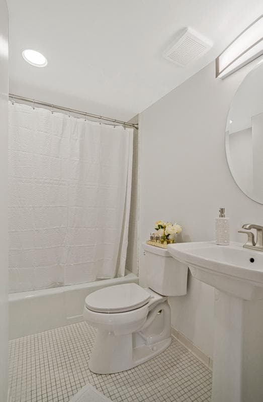 1401 N Rhodes Street #301 photo 23