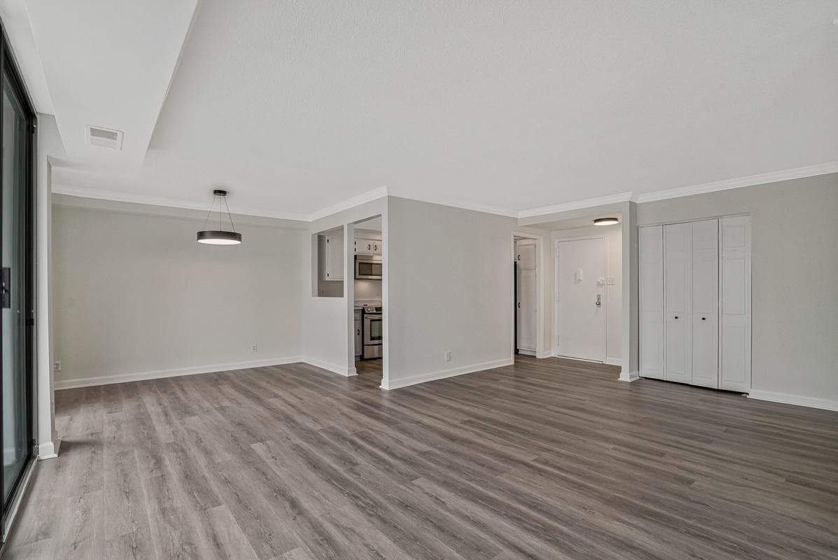 1401 N Rhodes Street #301 photo 5