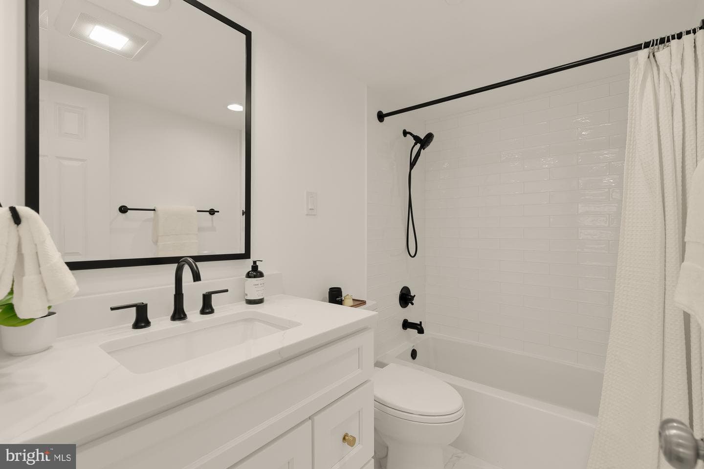 1301 N Courthouse Road #706 photo 23