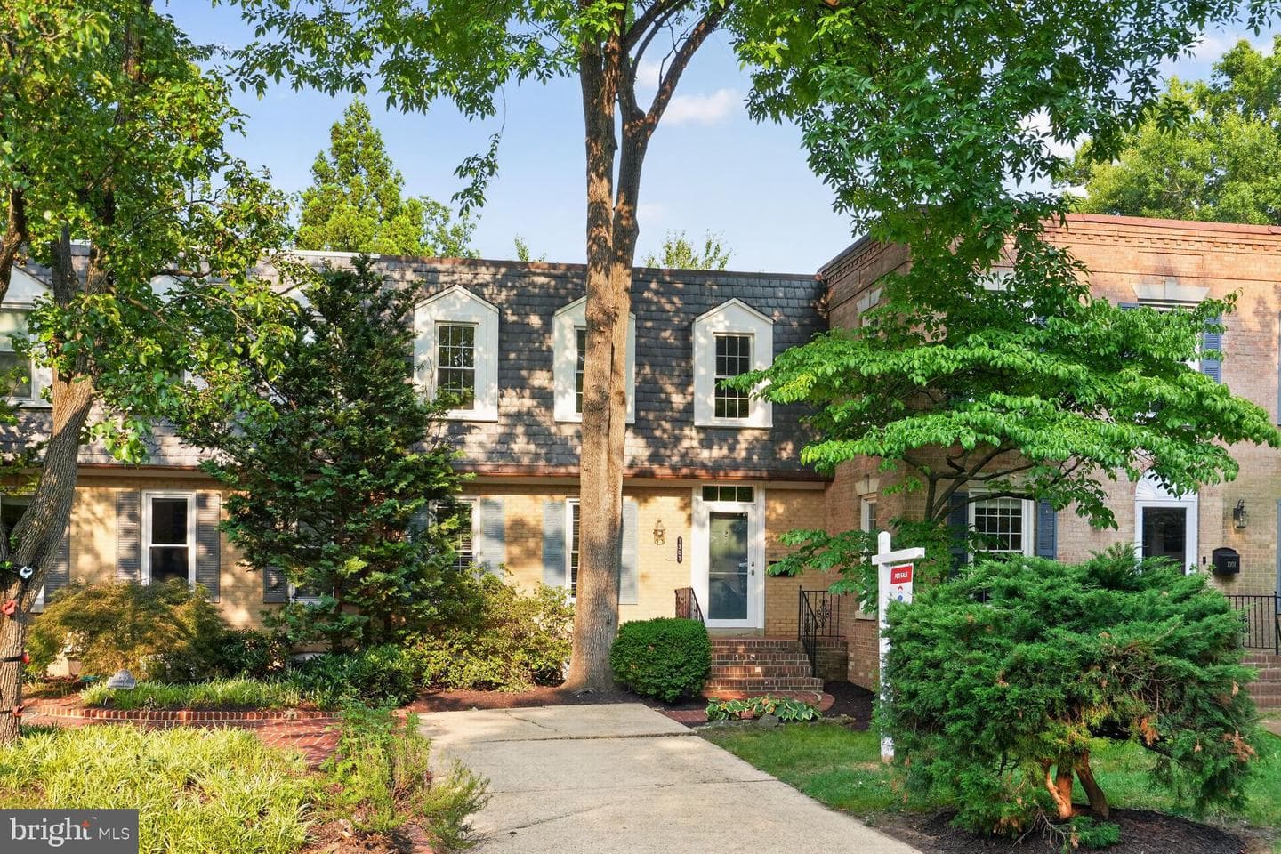1303 N Lynnbrook Drive N, Arlington