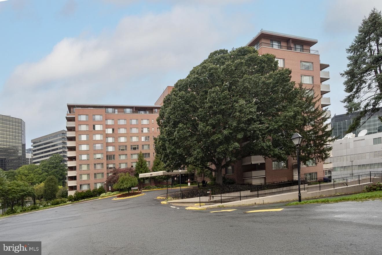 1121 Arlington Boulevard #206 photo 29