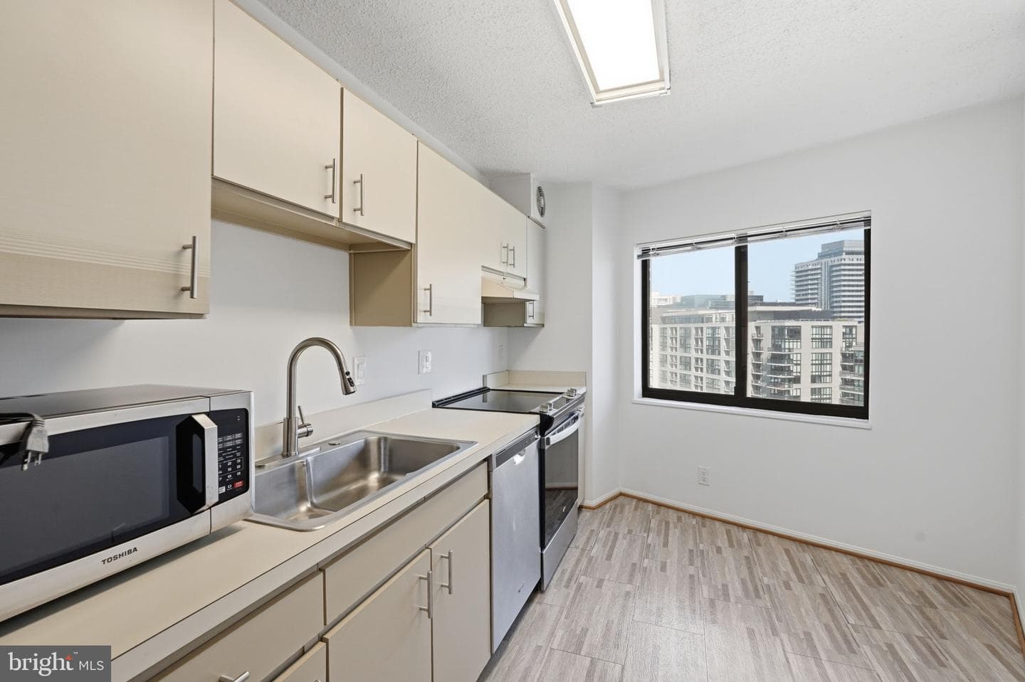 1600 N Oak Street #1604 photo 10