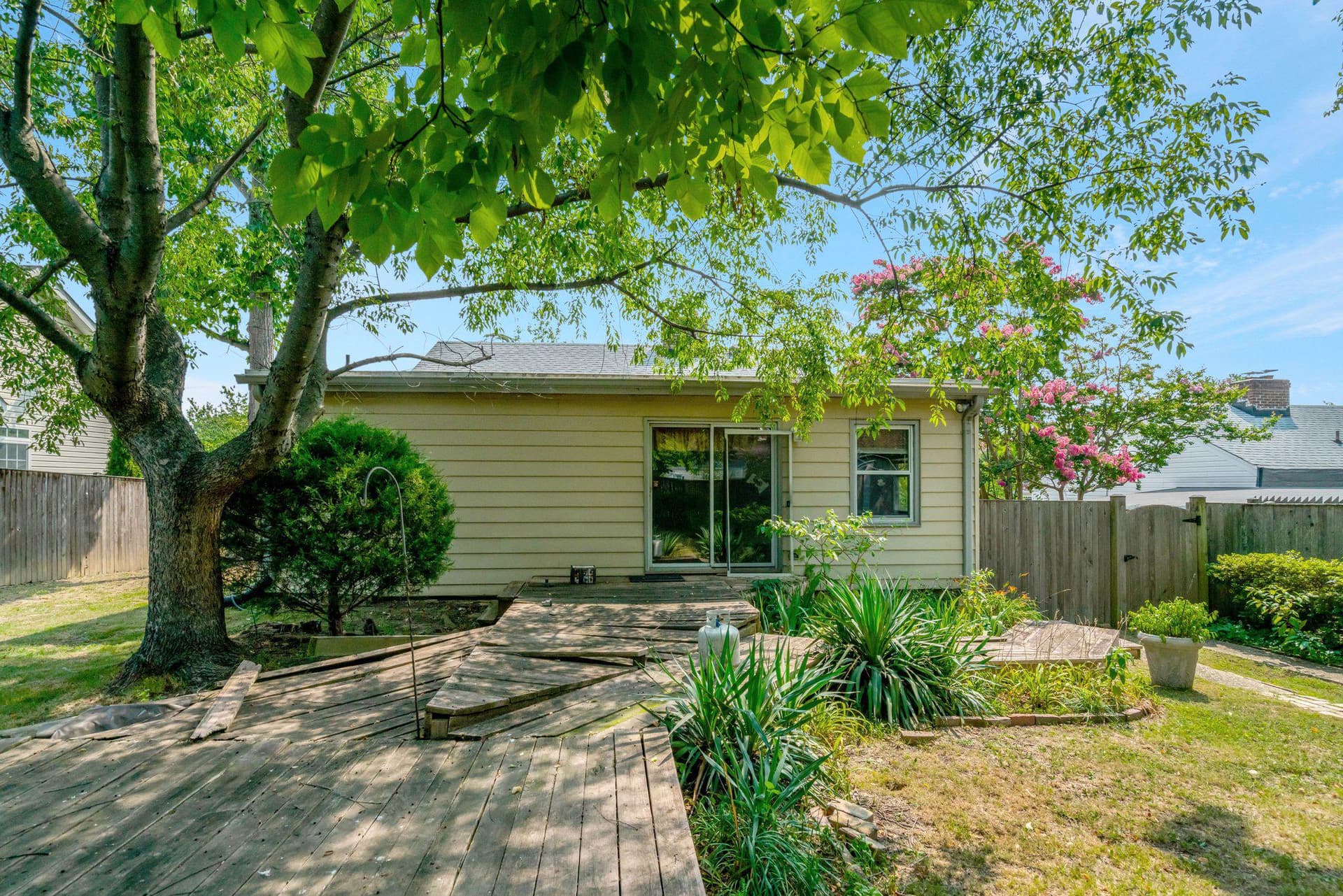 1208 S Frederick Street photo 33