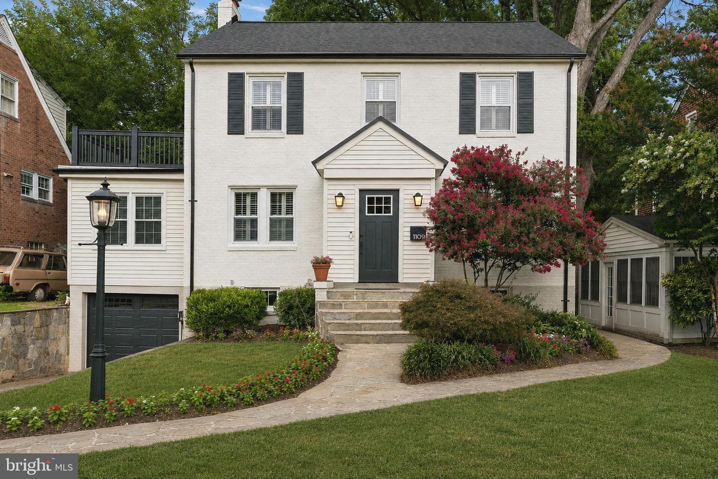 1109 N Illinois Street photo 1